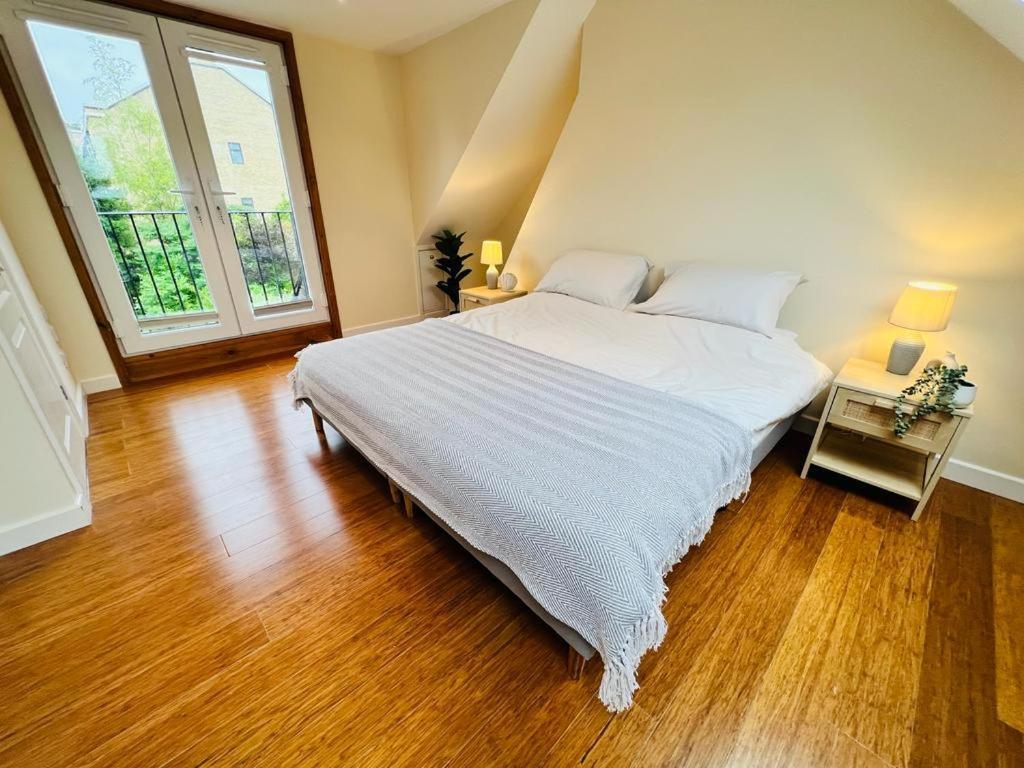 Family Home In Hampshire - Sleeps Up To 9 People With 3 Parking Spaces Winchester Exterior photo